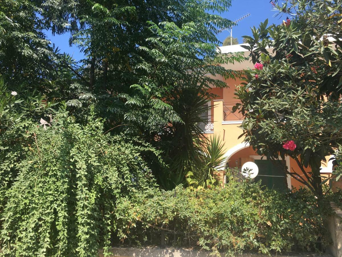 Floros Appartement *
